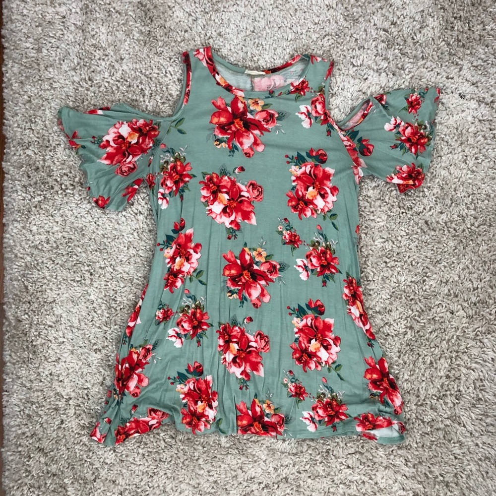 Cold shoulder tunic top